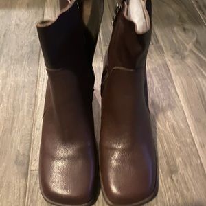 L’INTERVALLE LEATHER BOOTS